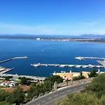 In With Sea & Mountain Views *