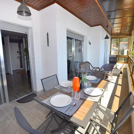 In With Sea & Mountain Views شقة *