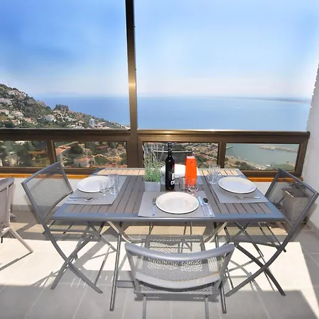 In With Sea & Mountain Views شقة
