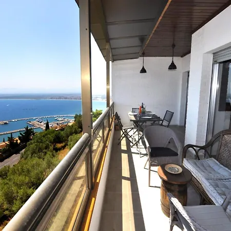 In With Sea & Mountain Views Appartamento