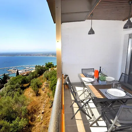 In With Sea & Mountain Views